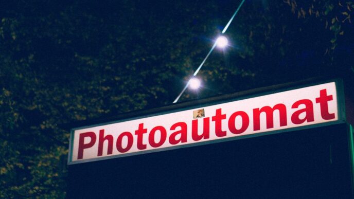 red photoutomat signage