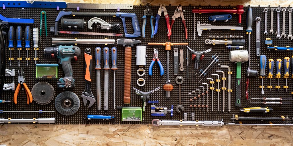 A bunch of tools hanging up on a wall