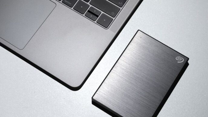 black iphone 7 on macbook