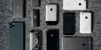 white iphone 5s and black iphone 5