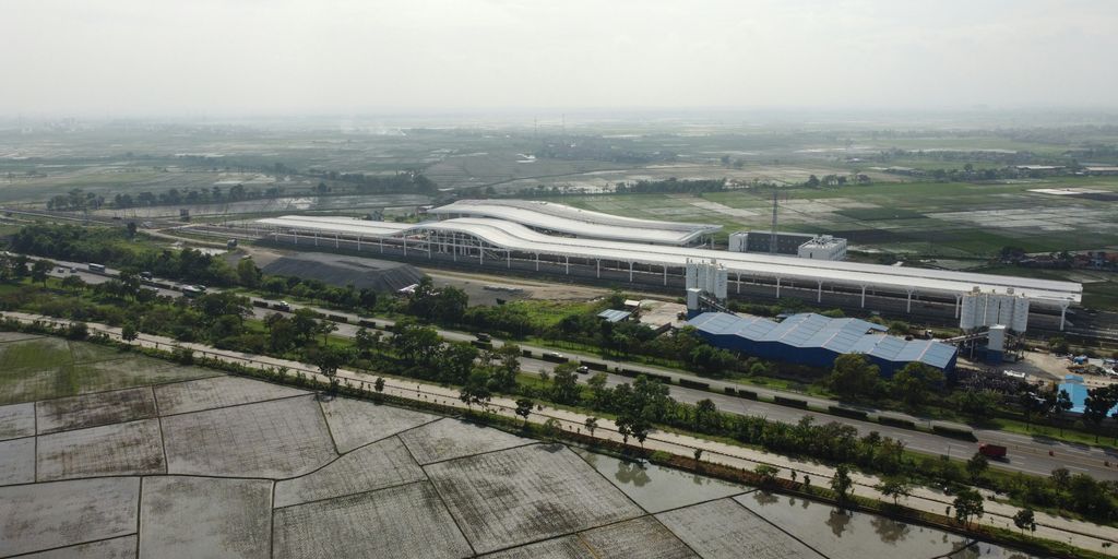 an aerial view of an airport with a large building in the background