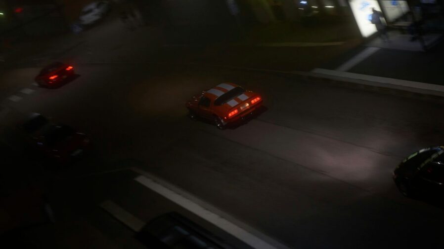 A blurry photo of a city street at night