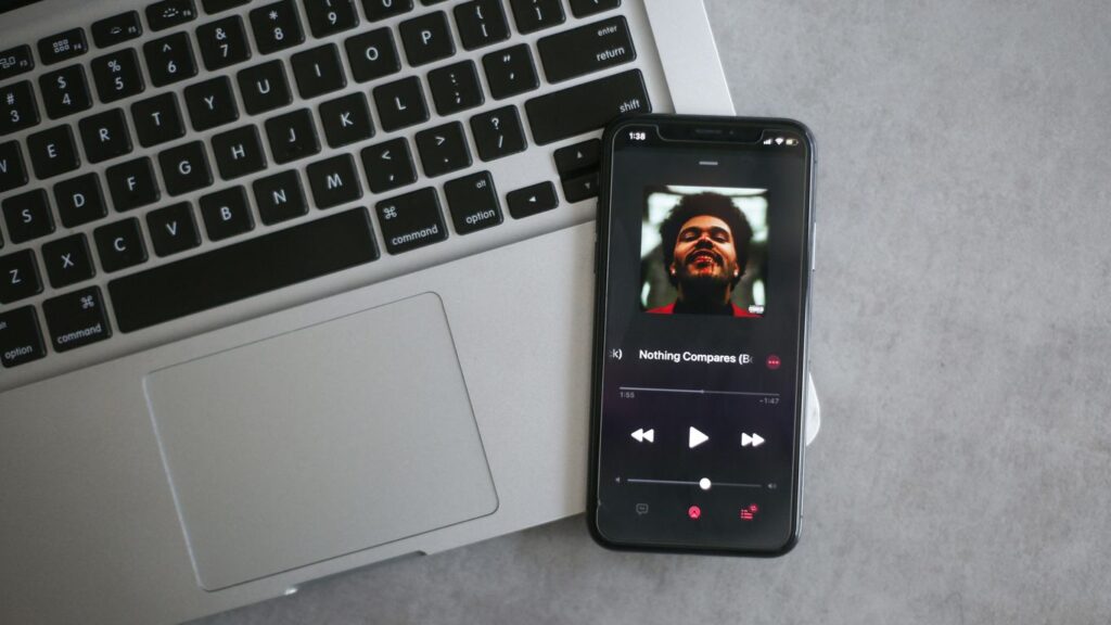 black iphone 7 on macbook pro