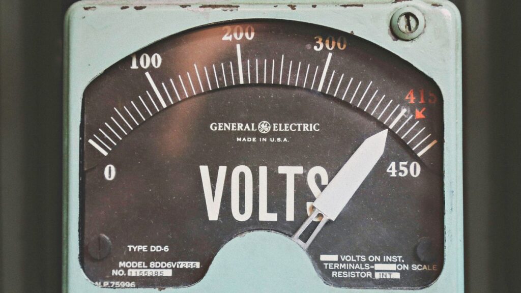gray GE volt meter at 414