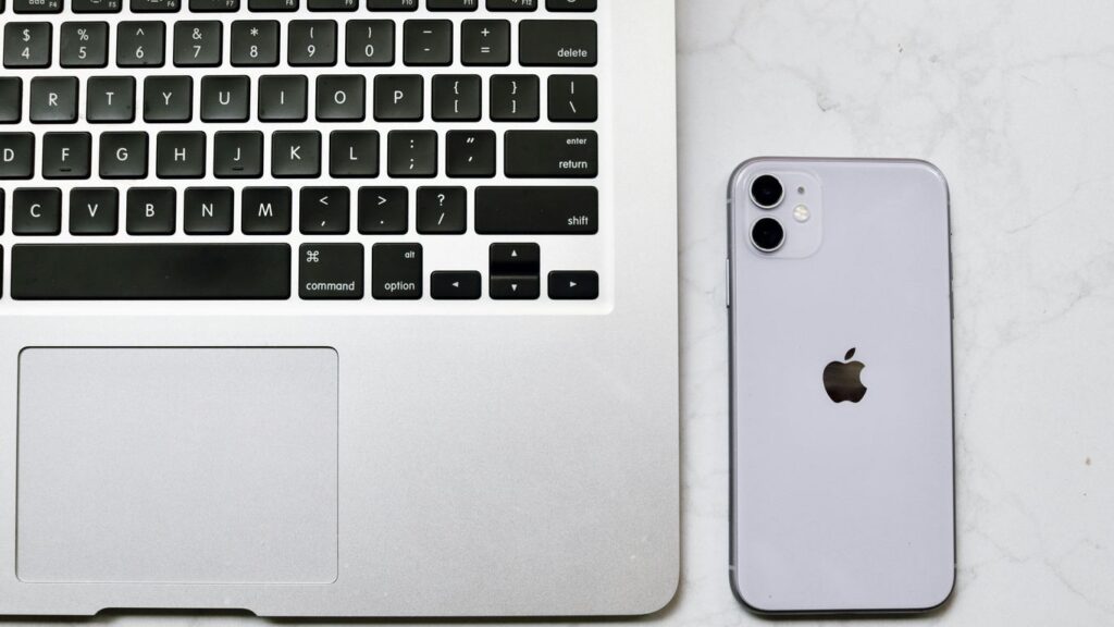 silver iphone 6 on macbook