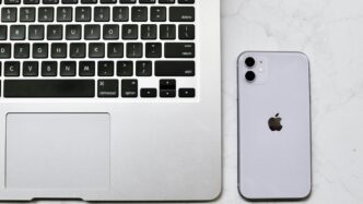 silver iphone 6 on macbook