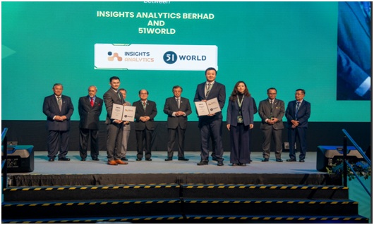 IAB CEO Ts. Frank Wee, 51WORLD Executive Director Greta Pu