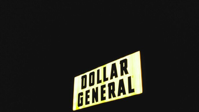 a street sign that reads dollar general at night