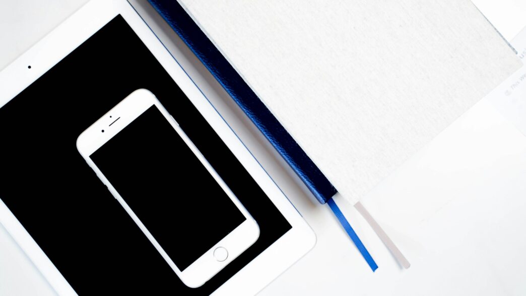 E Ink Smartphone Technology