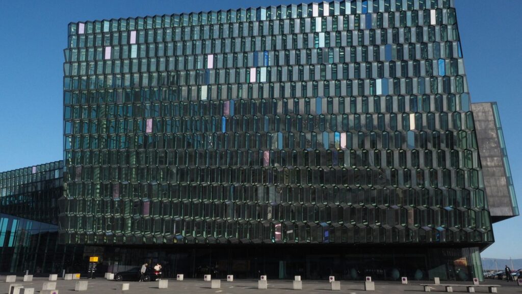 a very large building with a lot of windows