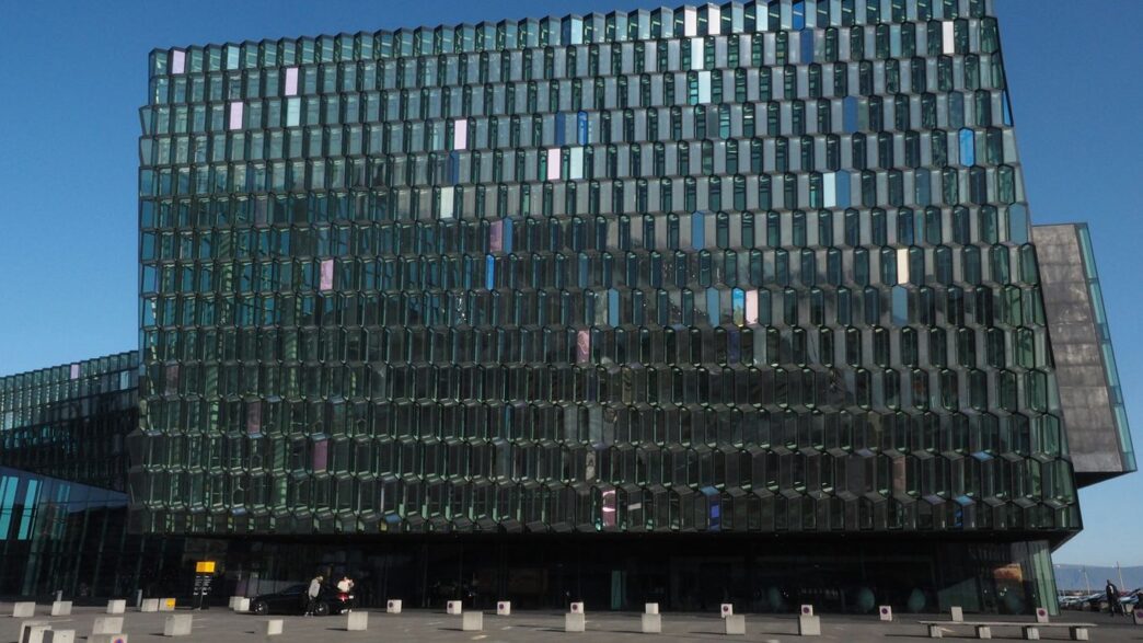 a very large building with a lot of windows