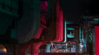 a city street filled with lots of traffic at night