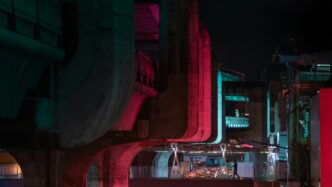 a city street filled with lots of traffic at night