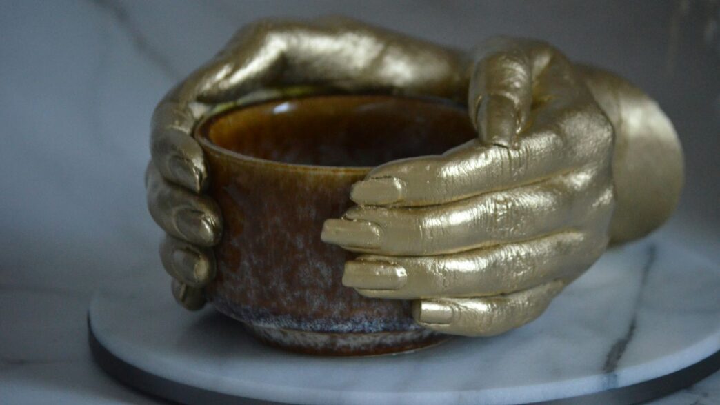 a sculpture of a human skull