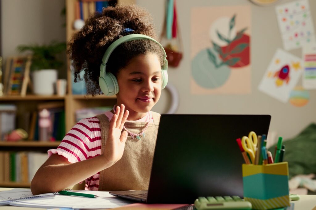 child using a laptop